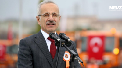 Bakan Uraloğlu, bölünmüş yol ağının 30.049 kilometreye ulaştığını açıkladı. Zamandan