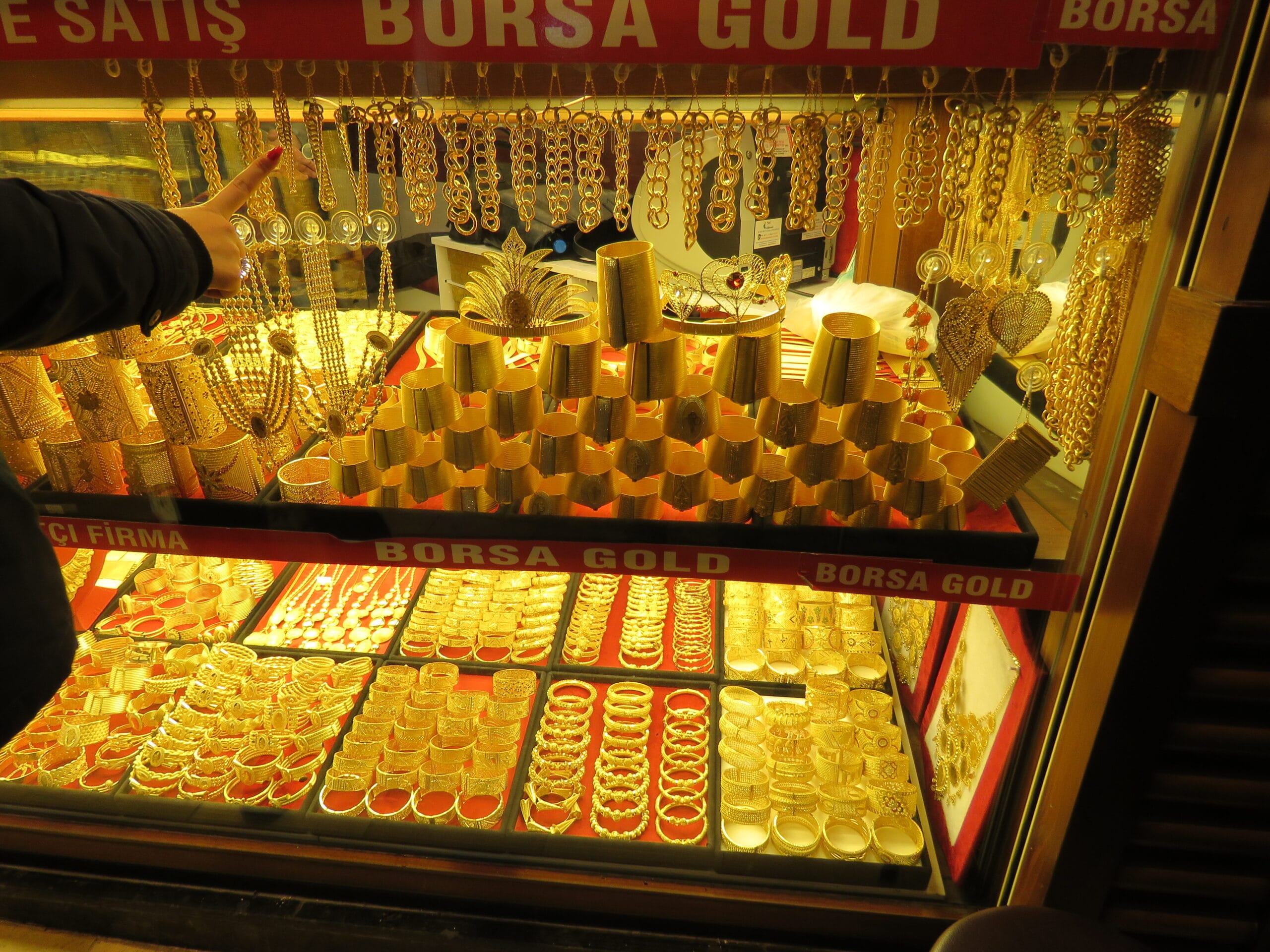 Kapalıçarşı’da altın fiyatları yerinden oynadı! Gram altın 7.640 TL, Çeyrek