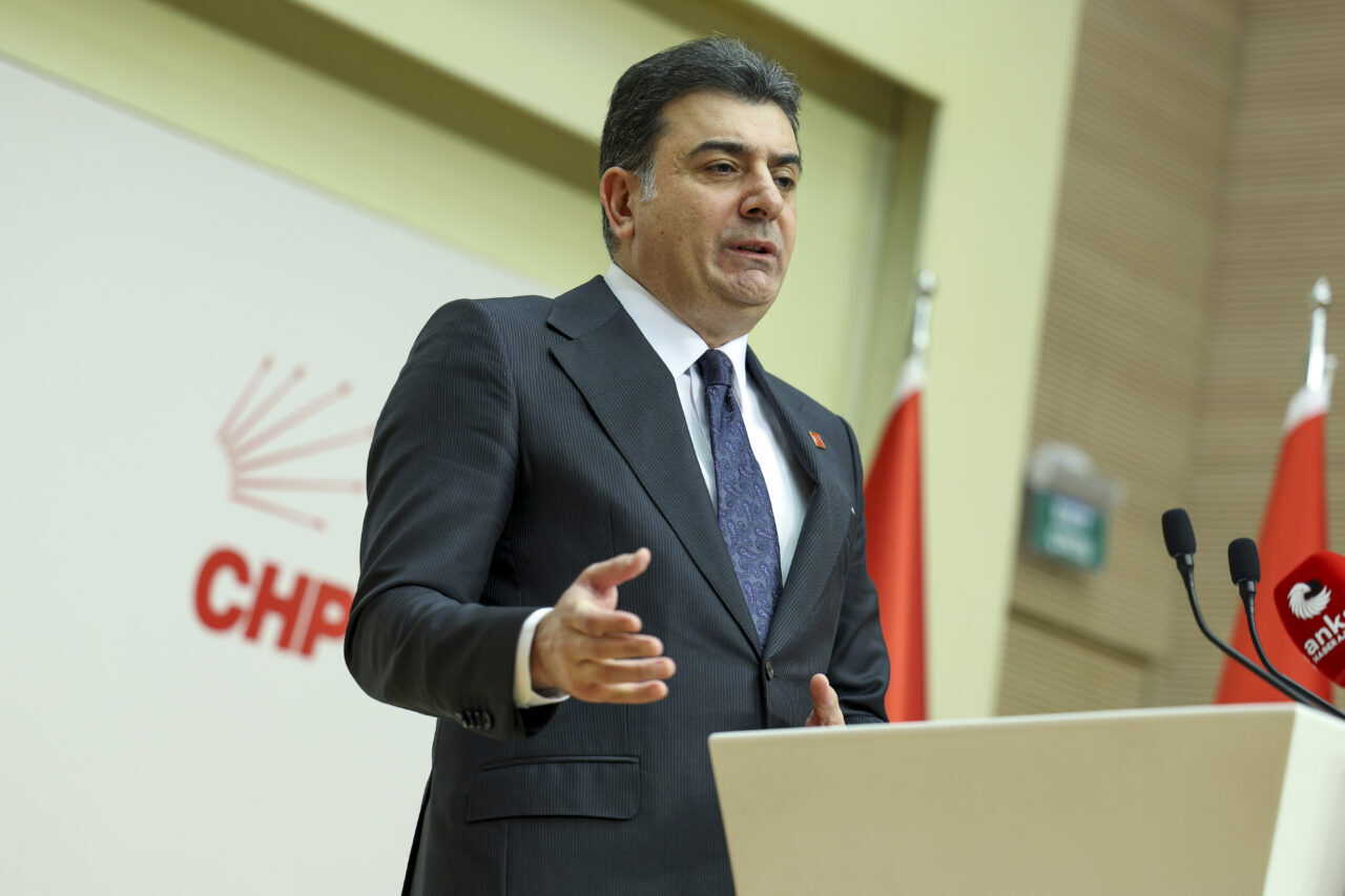 CHP Genel Başkan Yardımcısı ve Parti Sözcüsü Zeynel Emre, 'Çocuğa