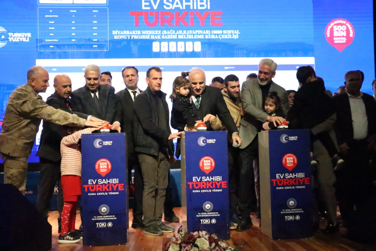 Toplu Konut İdaresi (TOKİ) Başkanlığı tarafından 81 ilde yürütülen 'Yüzyılın