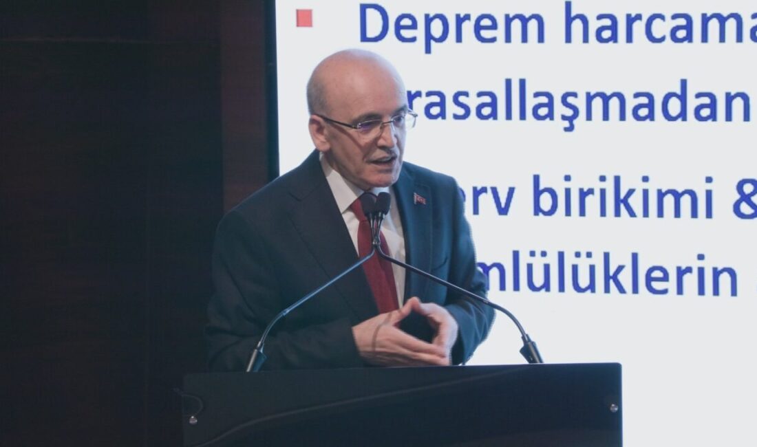 Hazine ve Maliye Bakanı Mehmet Şimşek, ekonomim.com tarafından düzenlenen '2026