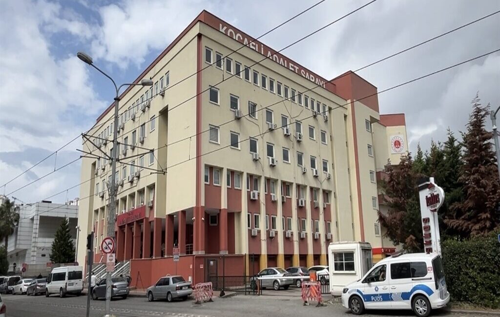 Kocaeli Adliyesi’ndeki emanet deposundan 2 kilo altın ile 6 bin