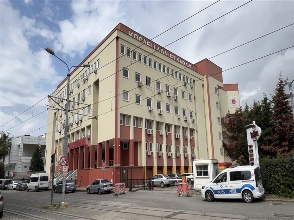 Kocaeli Adliyesi’ndeki emanet deposundan 2 kilo altın ile 6 bin