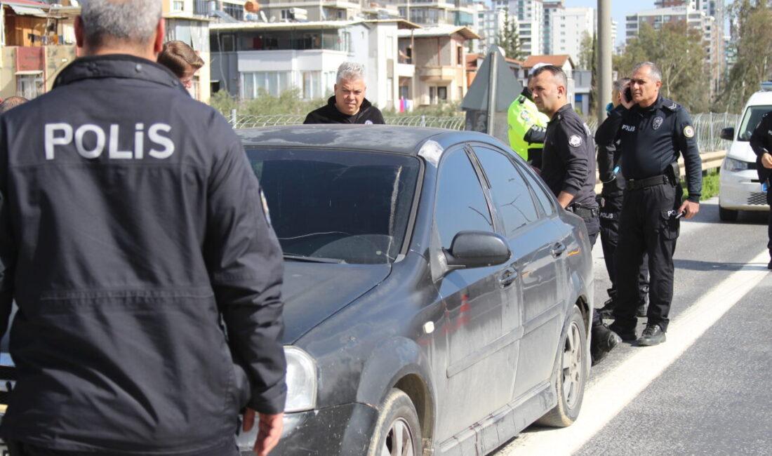 Otomobilde başından silahla vurulmuş halde ölü bulundu Adana’da otoyolda duran