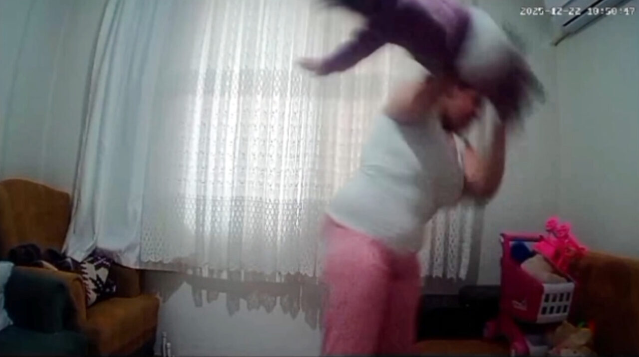 Antalya'da 1 yaşındaki kızına eşinin şiddet uyguladığını gizli kamera görüntüleriyle