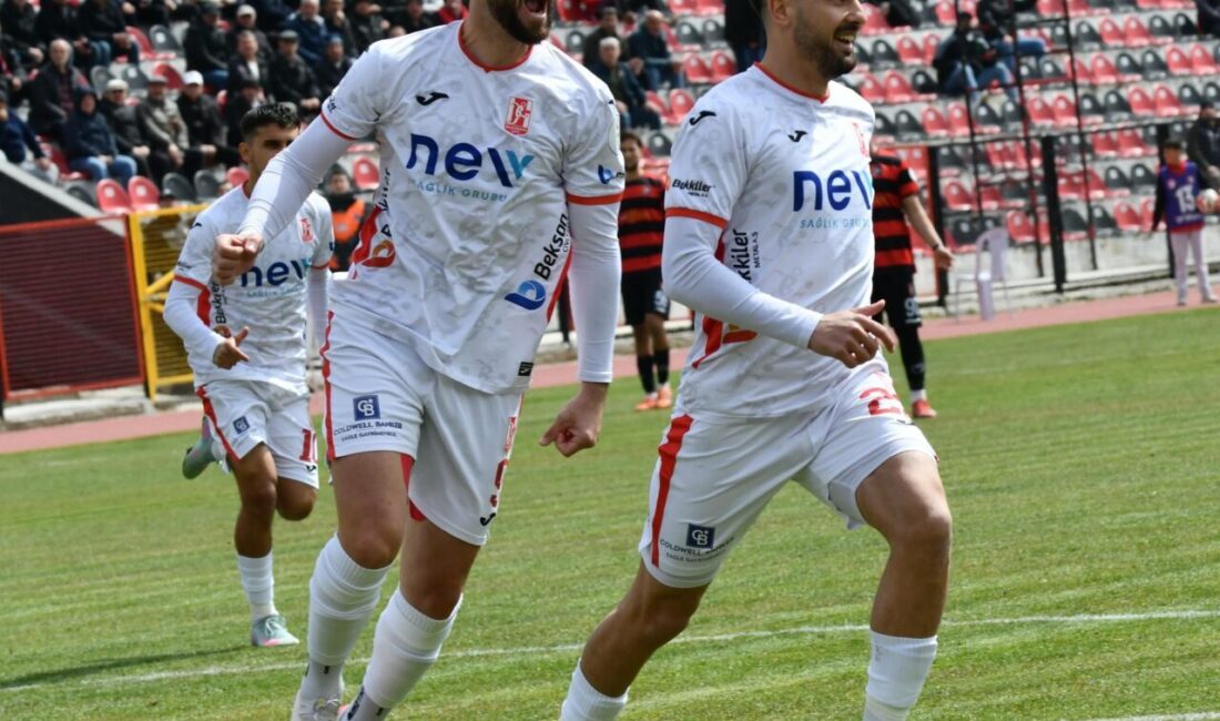 Balıkesirspor play-off kapısını araladı BALIKESİR, – 3’üncü Lig 4’üncü Grup’ta en yakın rakibi Uşakspor’u