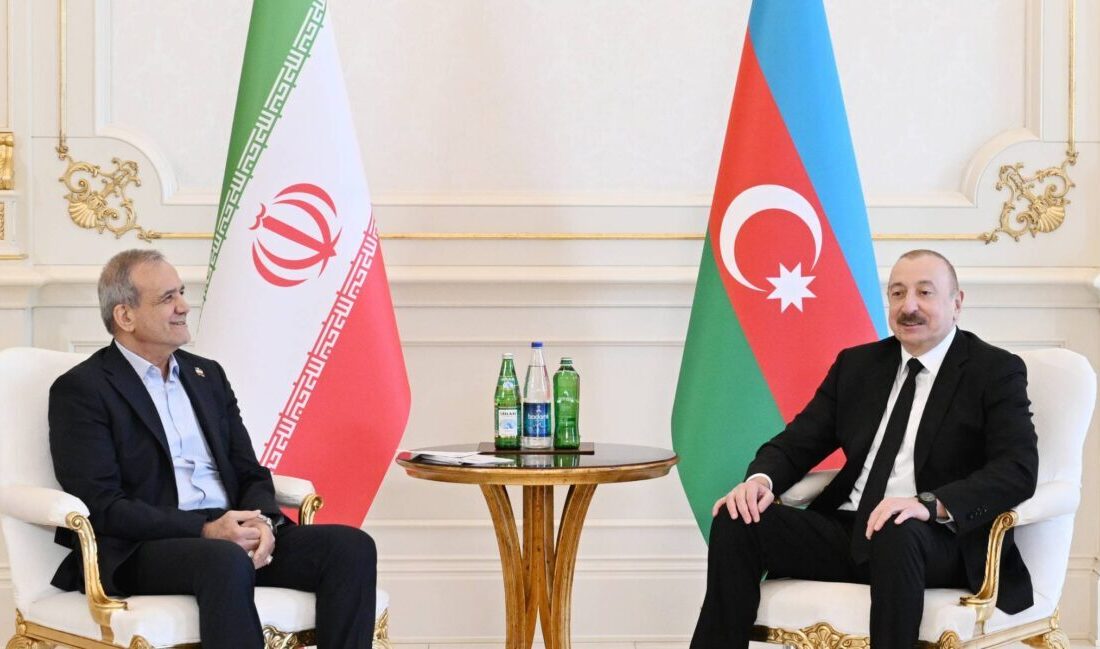 İran Cumhurbaşkanı Mesud Pezeşkiyan ile Azerbaycan Cumhurbaşkanı İlham Aliyev'in gerçekleştirdiği