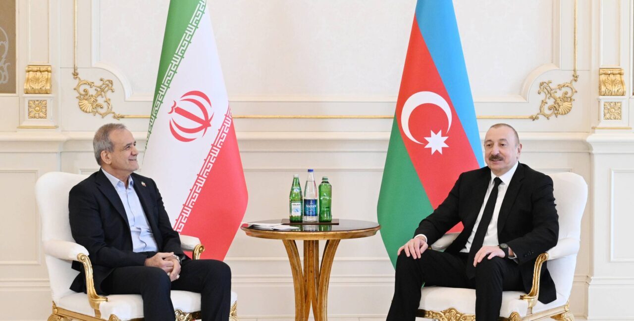 İran Cumhurbaşkanı Mesud Pezeşkiyan ile Azerbaycan Cumhurbaşkanı İlham Aliyev'in gerçekleştirdiği