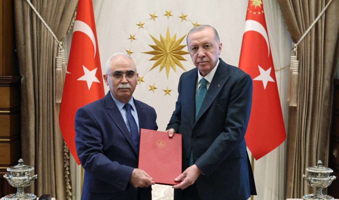 ANKARA, – CUMHURBAŞKANI Recep Tayyip Erdoğan, Anayasa Mahkemesi (AYM) Başkanı