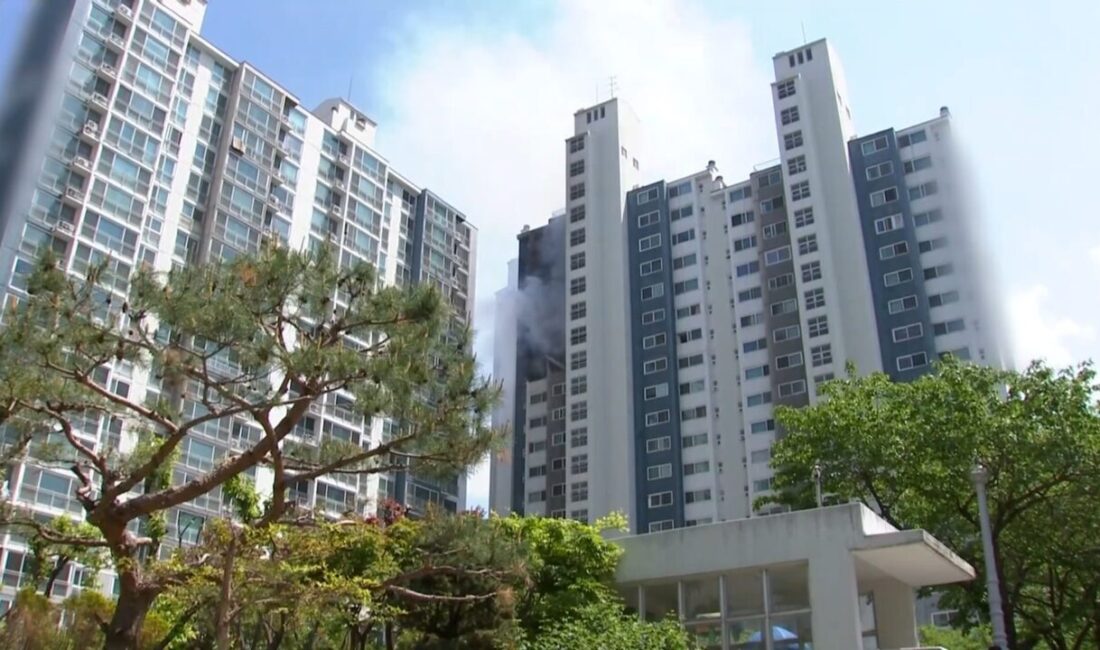 GÜNEY KORE, – GÜNEY Kore’nin Uiwang şehrindeki bir apartmanda çıkan