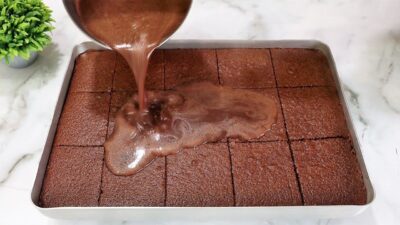 Islak Kek Tarifi İçin Malzemeler 4 adet yumurta 1.5 su