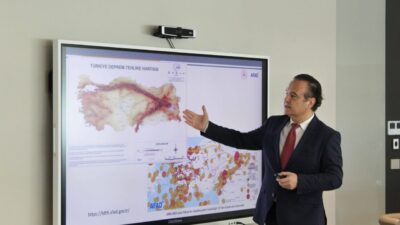 İSTANBUL, – OYAK Pazarlama tarafından düzenlenen ‘Deprem Farkındalığı’ konferansında konuşan
