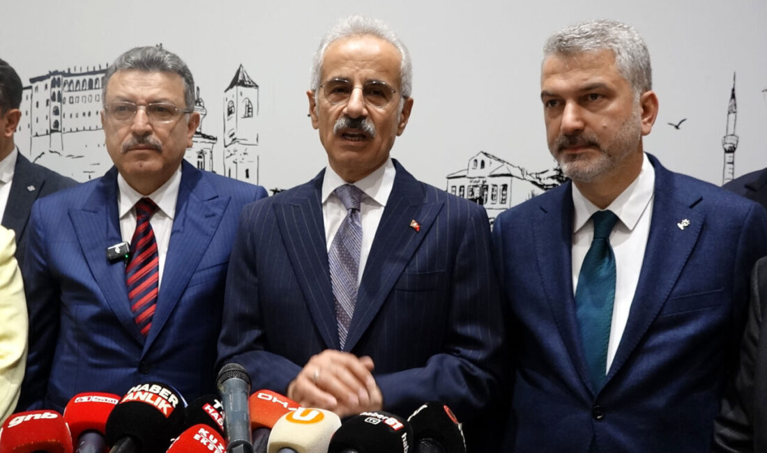 Bakan Uraloğlu: Bayramlar, birlik, beraberlik ve kardeşliği pekiştirir Selçuk BAŞAR-Efnan KÖSE/TRABZON, – ULAŞTIRMA ve Altyapı Bakanı Abdulkadir Uraloğlu,