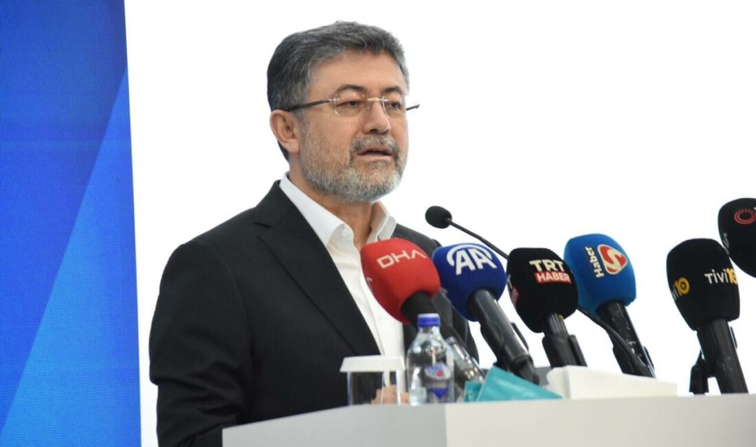 Bakan Yumaklı: Hedefimiz üretimde kendimize yeterli hale gelmek Seza Nur ALPDÜNDAR/BALIKESİR, – Tarım ve Orman Bakanı İbrahim Yumaklı,