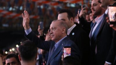 CUMHURBAŞKANI ERDOĞAN İÇİN KOREOGRAFİ YAPILDI Kocaeli’de AK Parti Gençlik Kolları’nın