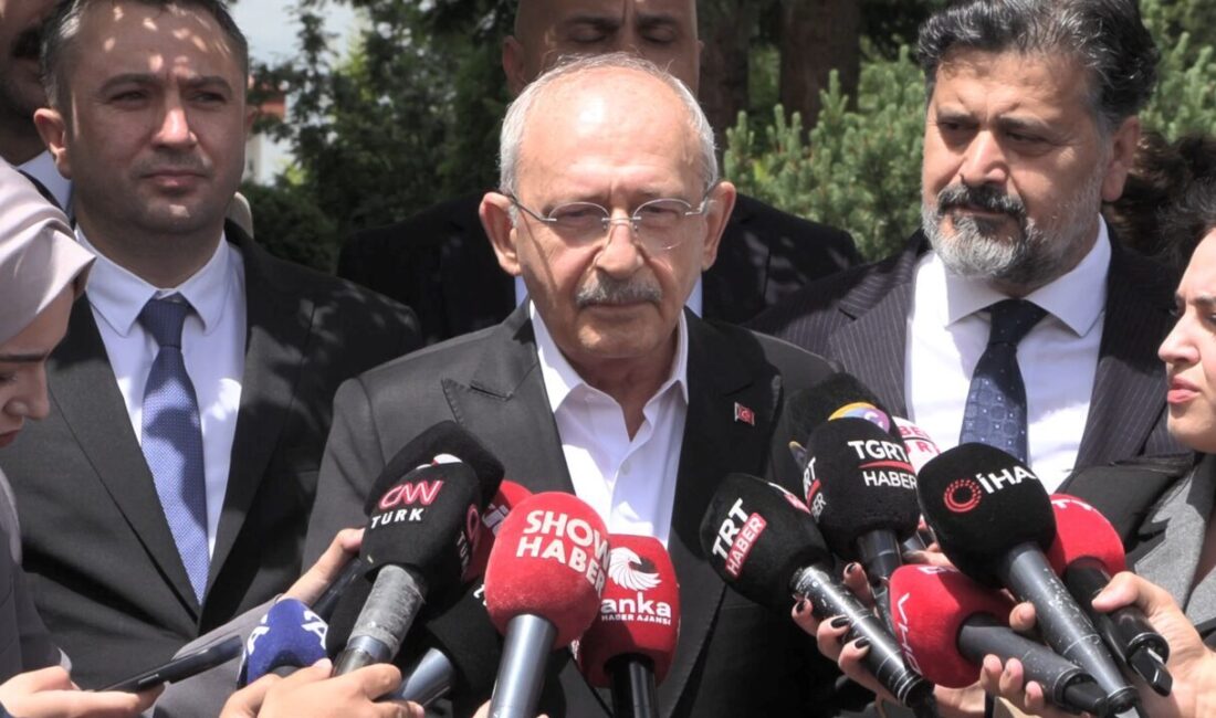 Kılıçdaroğlu: Özgür Bey’e yeni görevi hayırlı olsun Aliekber METE-Canberk ÖZTÜRK/ANKARA, – MAHKEME kararıyla CHP Genel Başkanlığı görevine
