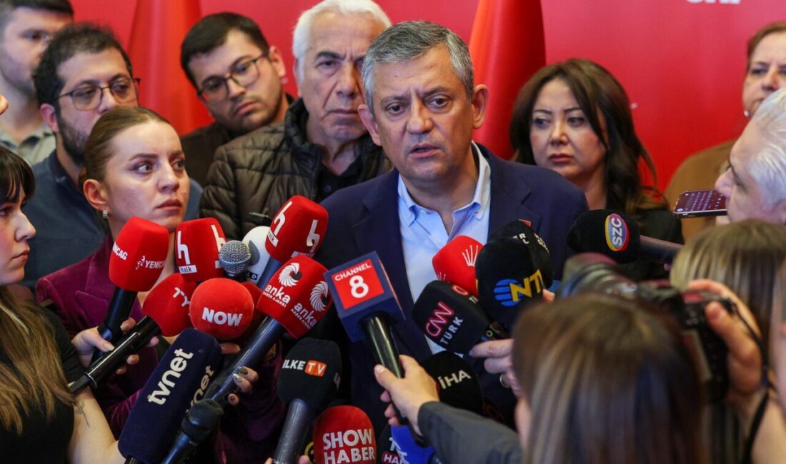 Özgür Özel: Herkesin beklentisi 40 günlük sürede kurultayın toplanması Ayşenur DEMİRTAŞ-Batuhan DURNAOĞLU/ANKARA, – CHP’de TBMM kapalı grup toplantısının ardından