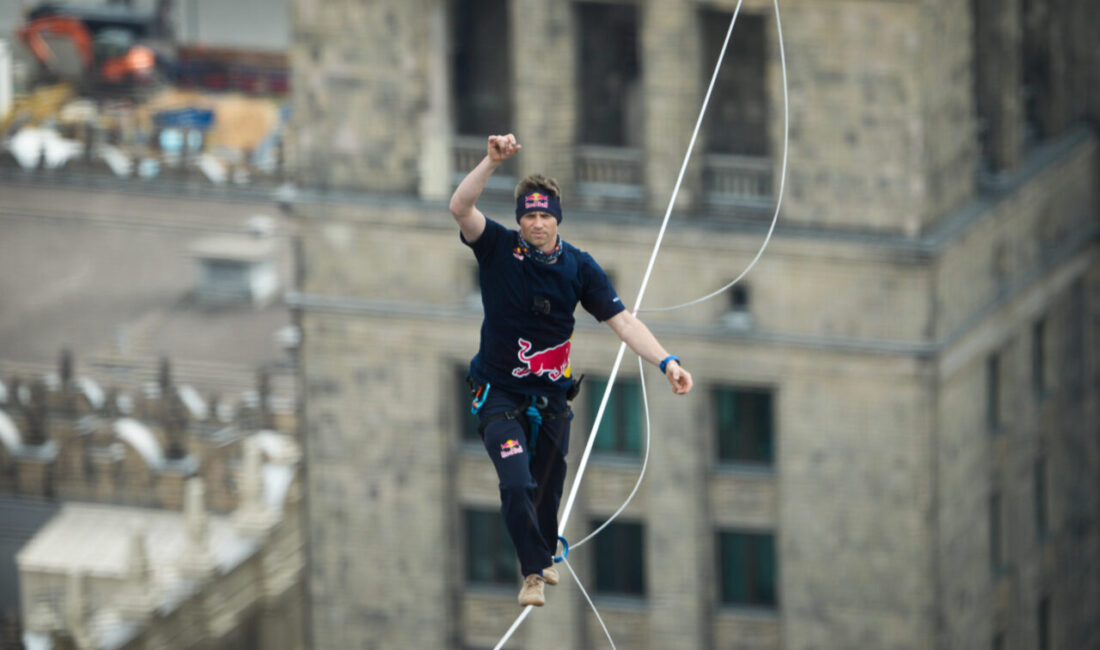 Melih Kiram GEDİK, – POLONYA’nın başkenti Varşova’da Estonyalı slackline sporcusu