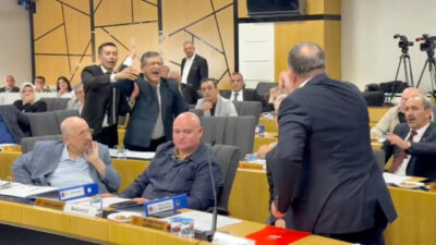 Kadir KAPLAN/AFYONKARAHİSAR, – AFYONKARAHİSAR Belediyesi’nde Başkan Burcu Köksal’ın AK Parti’ye