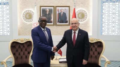 ANKARA, – MİLLİ Savunma Bakanı Yaşar Güler ile Burundi Dışişleri,