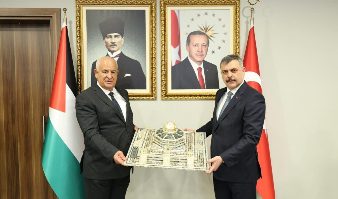 Bakan Çiftçi, Filistinli mevkidaşı Ziyad Hab El Rih ile bir araya geldi ANKARA, – İÇİŞLERİ Bakanı Mustafa Çiftçi, Filistin İçişleri Bakanı Ziyad