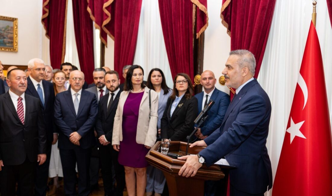 Bakan Fidan, Bulgaristan’da Türk iş insanlarıyla bir araya geldi BULGARİSTAN, – DIŞİŞLERİ Bakanı Hakan Fidan, Bulgaristan’da Türk iş insanları