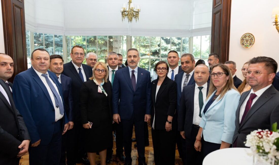 Bakan Fidan, Bulgaristan’daki Türk iş insanlarıyla bir araya geldi ANKARA, – DIŞİŞLERİ Bakanı Hakan Fidan, Bulgaristan’daki Türk iş insanları