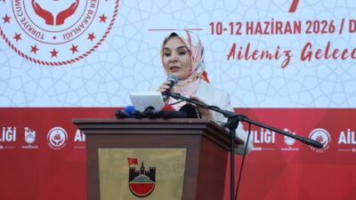 ‘TÜM DÜNYA YAŞLANIYOR’ Aile ve Sosyal Hizmetler Bakanı Mahinur Özdemir