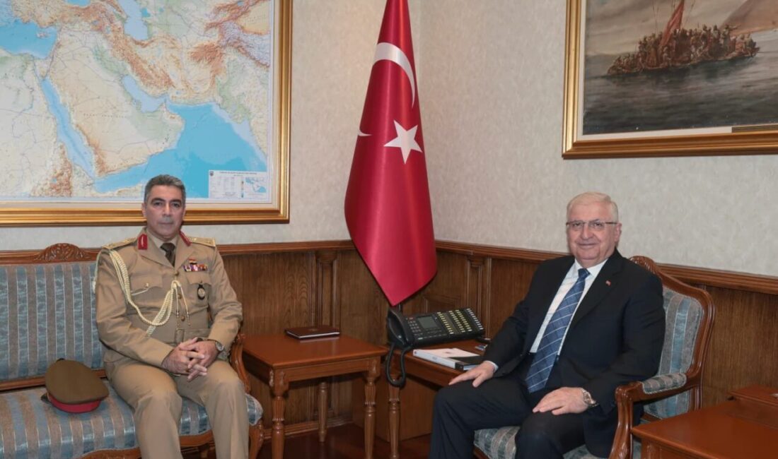 Bakan Güler, Irak’ın Ankara Askeri Ateşesi Tümgeneral Khalil ile görüştü ANKARA, – MİLLİ Savunma Bakanı Yaşar Güler, Irak’ın Ankara Askeri