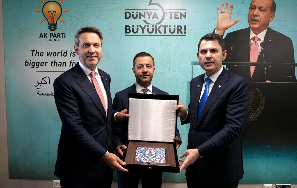 Bakanlar Kurum ve Bayraktar, Londra’da AK Parti teşkilatıyla bir araya geldi ANKARA, – ÇEVRE, Şehircilik ve İklim Değişikliği Bakanı Murat Kurum