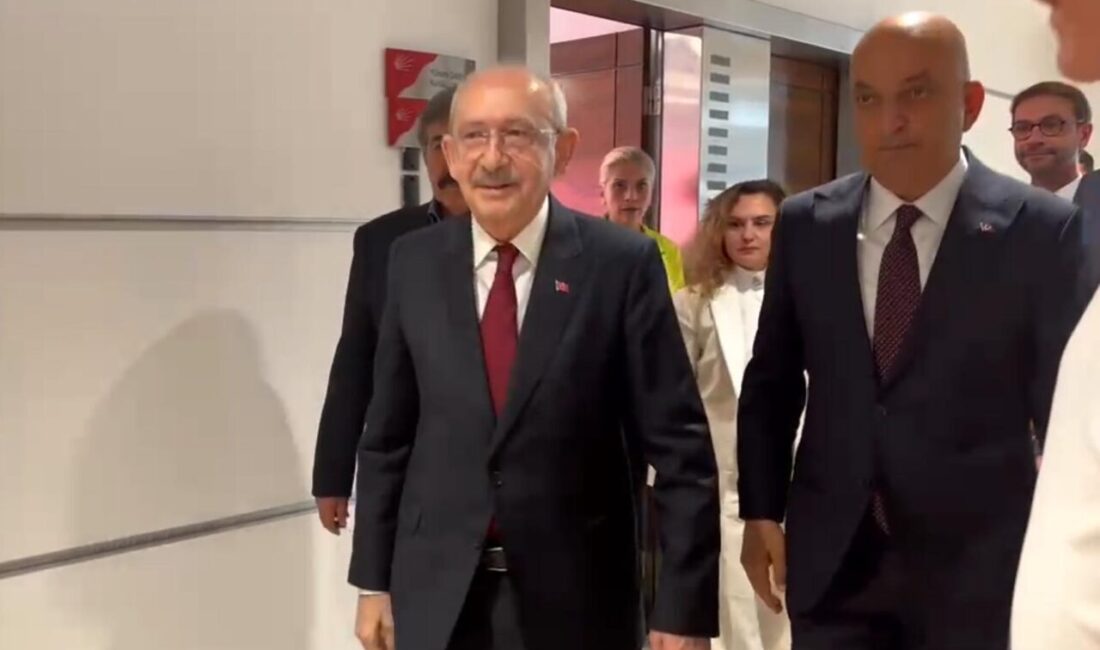 ‘UMARIM, HEP BERABER’ CHP Genel Başkanı Kemal Kılıçdaroğlu, toplantının açılışını