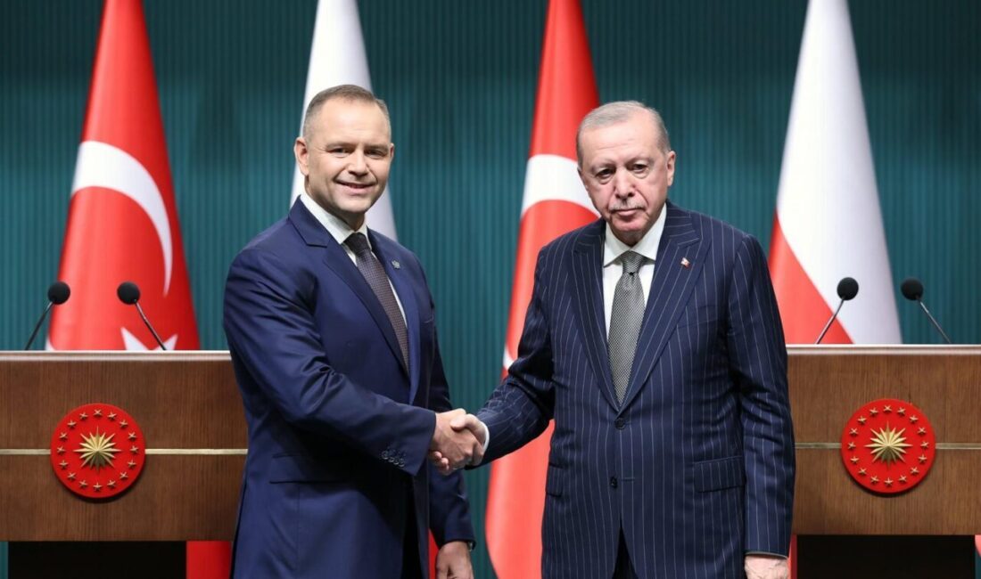 Cumhurbaşkanı Erdoğan, Polonya Cumhurbaşkanı Nawrocki’yi resmi törenle karşıladı (2) BASIN TOPLANTISI DÜZENLENDİ Cumhurbaşkanı Erdoğan ile Polonya Cumhurbaşkanı Nawrocki, ikili