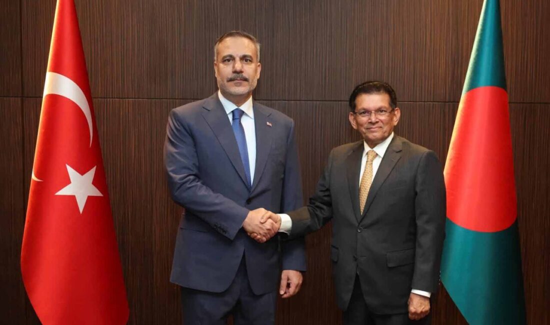 BANGLADEŞ, – DIŞİŞLERİ Bakanı Hakan Fidan, diplomatik temaslarda bulunmak üzere