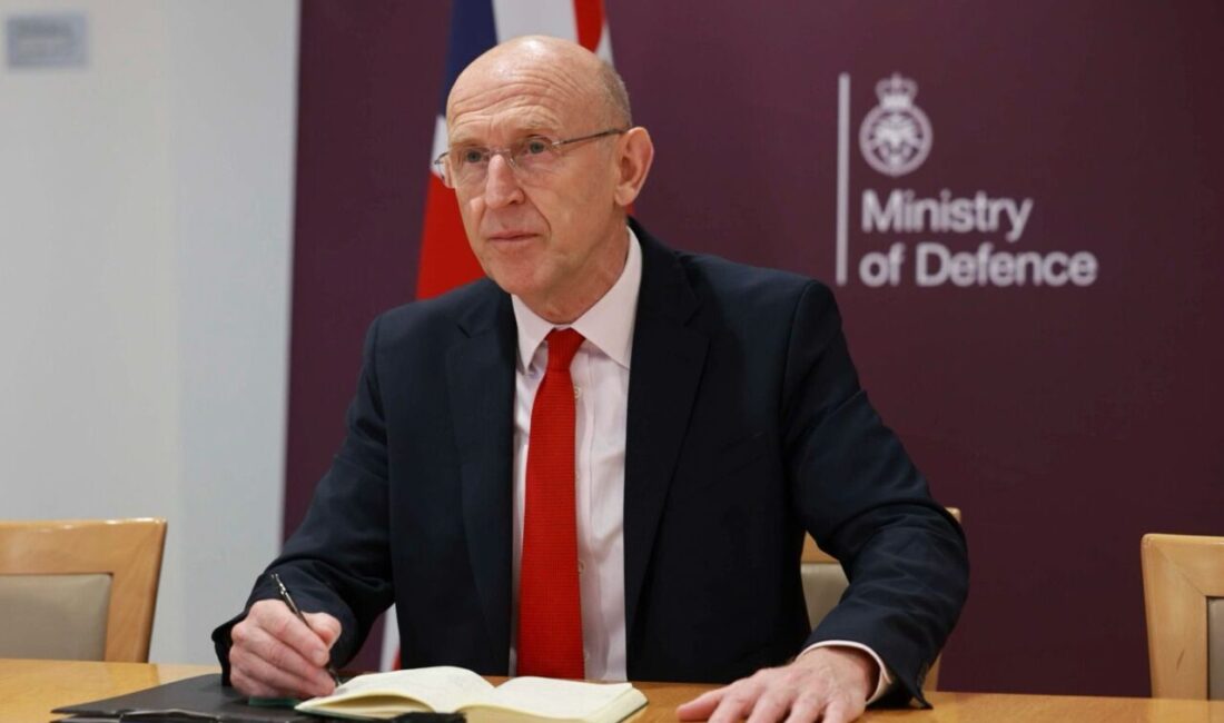BİRLEŞİK KRALLIK, – İNGİLTERE Savunma Bakanı John Healey, Başbakan Keir