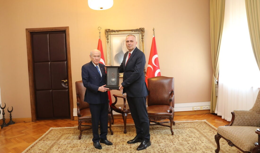 Özel Harekat Başkanı Hayal, Devlet Bahçeli’yi ziyaret etti ANKARA, – ÖZEL Harekat Başkanı Ünsal Hayal, MHP Genel Başkanı
