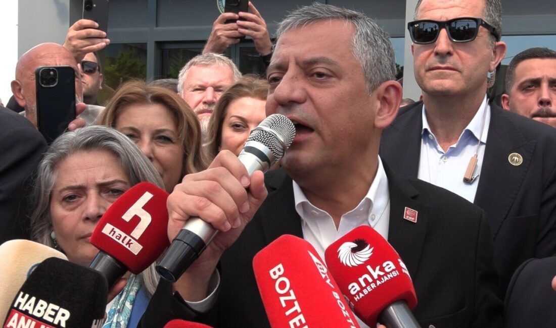 Selçuk BAŞAR-Efnan KÖSE/TRABZON, -CHP Grup Başkanı Özgür Özel, Trabzon’da partililer
