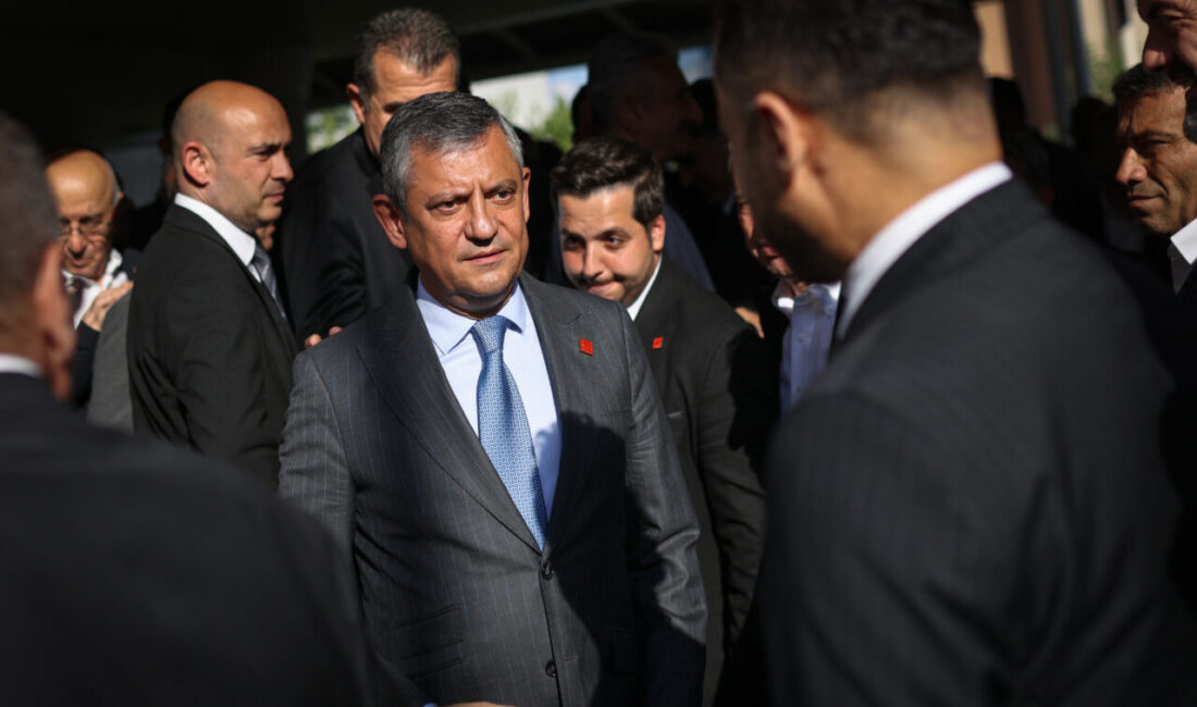Özgür Özel: Tedbir kararı olanlar il başkanı görevden alamaz Kübra SONKAYA- Batuhan DURNAOĞLU/ ANKARA, – CHP Grup Başkanı Özgür