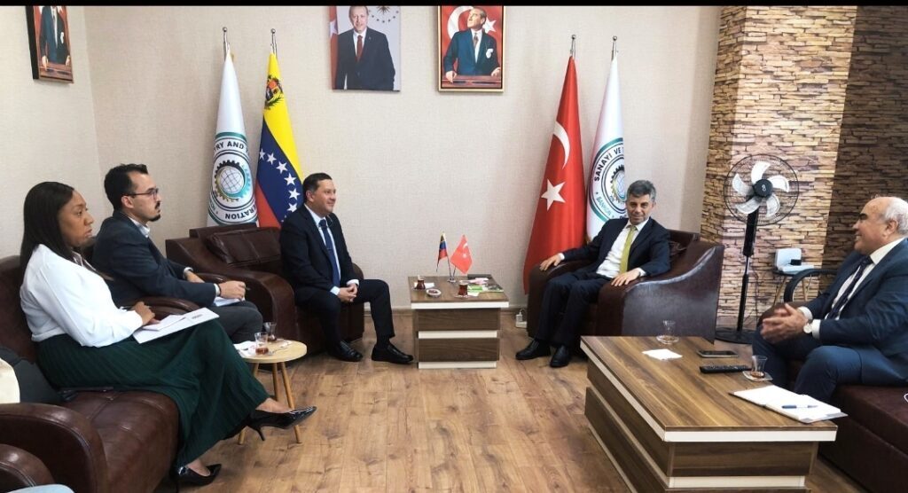 Venezuela’nın Ankara Büyükelçisi Gutierrez, SANKON’u ziyaret etti ANKARA, – BOLİVARCI Venezuela Cumhuriyeti Ankara Büyükelçisi Freddy E. Molina